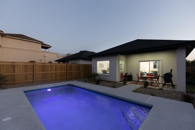 Building Photo - FOR LEASE - MODERN COMFORT MEETS PRIME LOC...