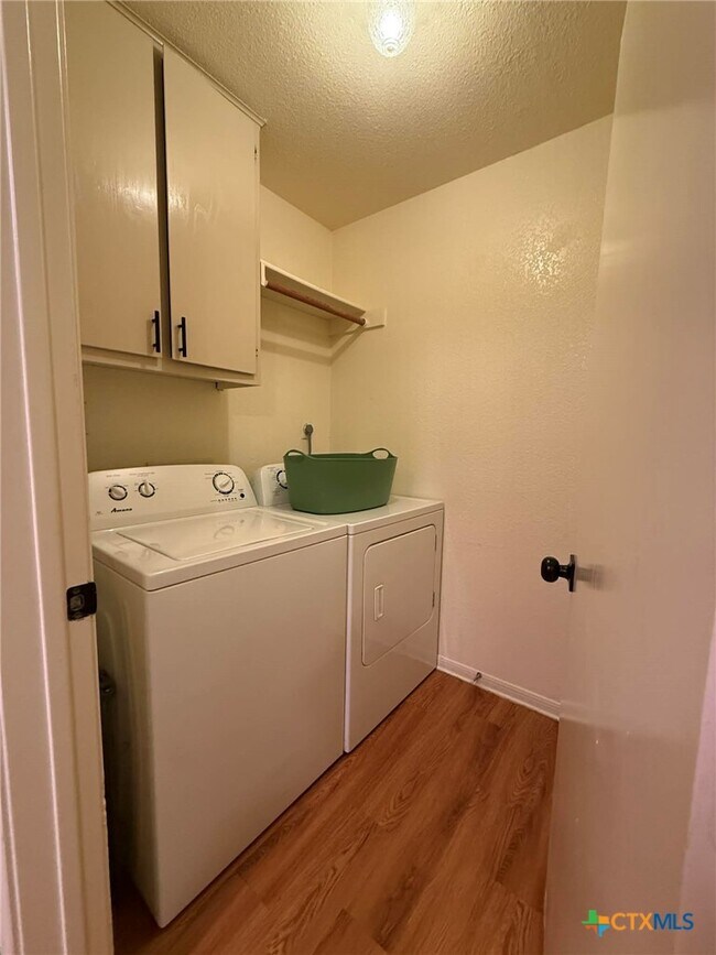 Building Photo - 1008 Circle M Dr