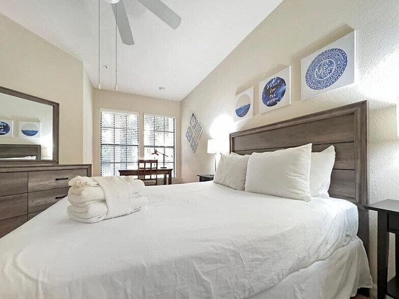 Building Photo - 2021 N Lemans Blvd