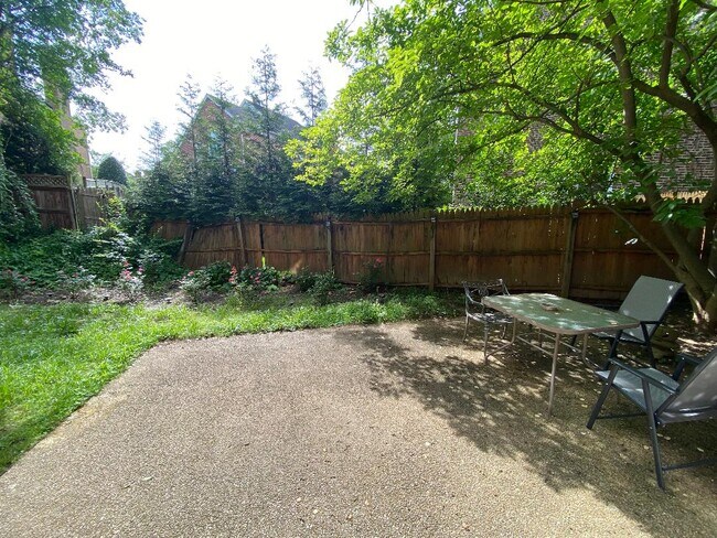 Building Photo - 5102 Warren Plz NW