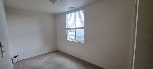 Building Photo - This Solid Build Home is Affordable & Spacious