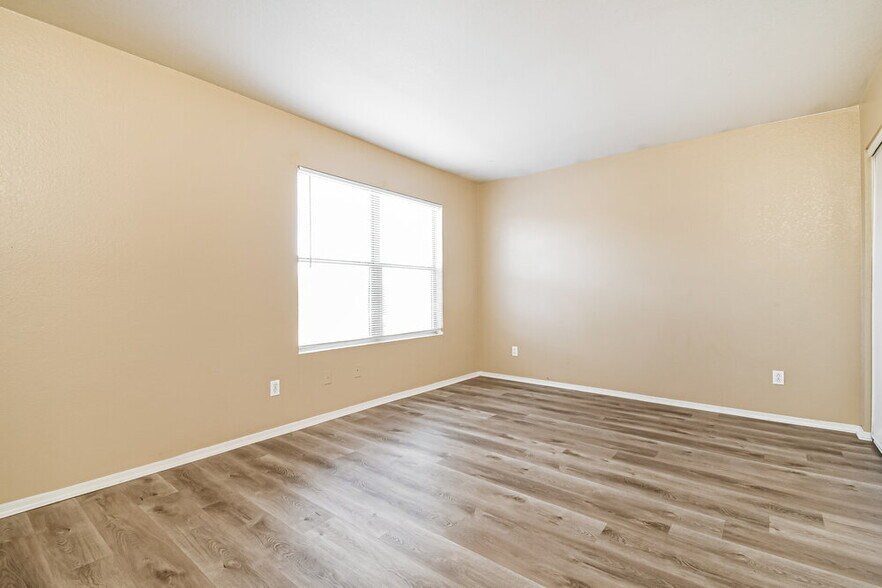 Building Photo - 775 W Aviary Way