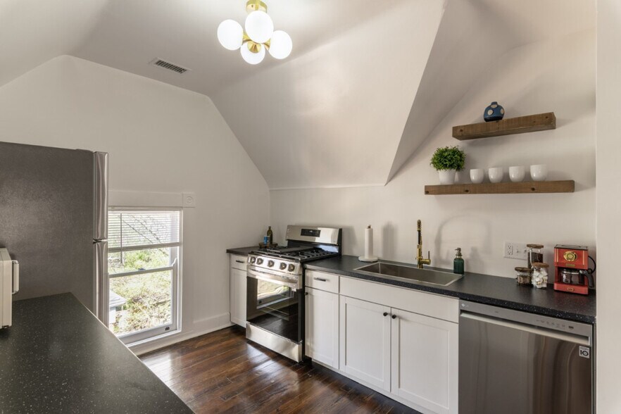 Building Photo - 1382 Burdette Ave