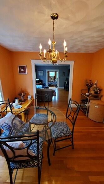 Building Photo - 275 Hurley St