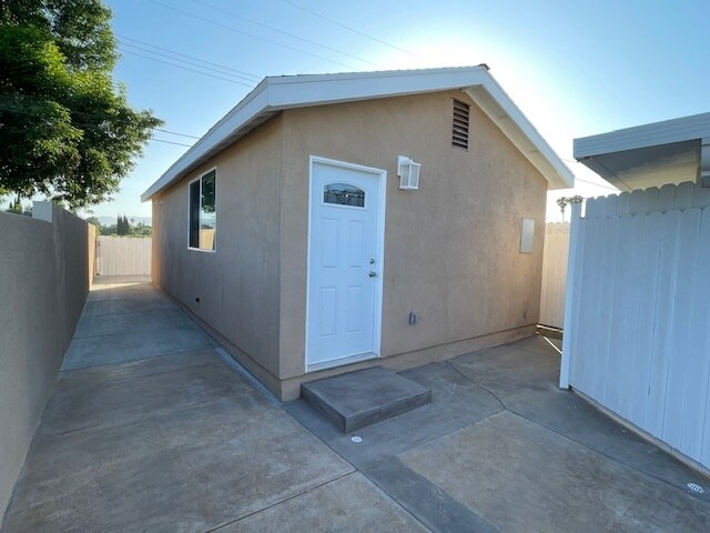 front / side area - 2615 Elizondo Ave