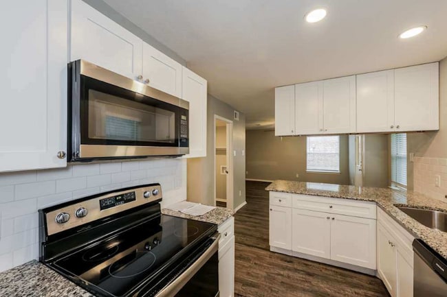 Building Photo - 609 Nightshade Dr