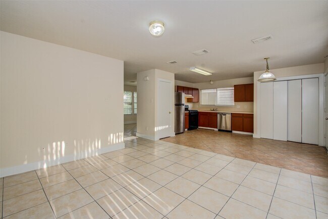 Building Photo - 15850 E Park Ct
