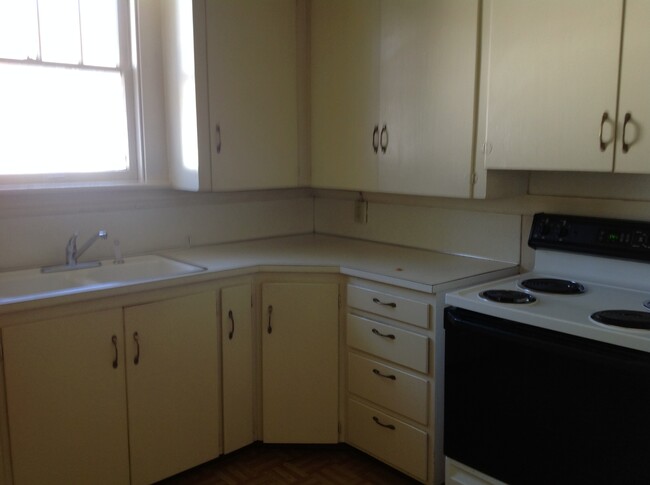 Building Photo - 1519 Maple St
