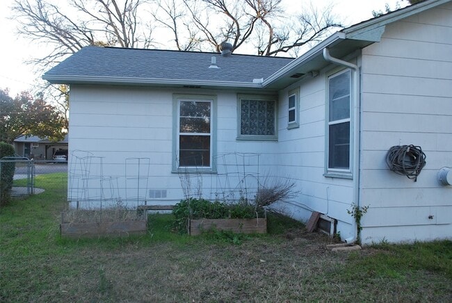 Building Photo - 1310 Coit St