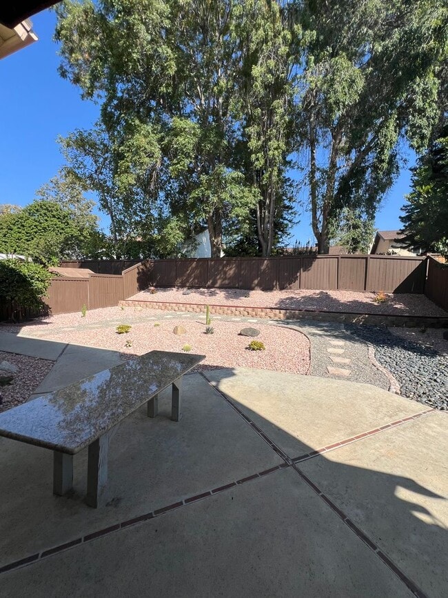 Building Photo - Lake Forest House with 4 bed 2 bath plus loft