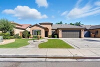 Building Photo - Comfort, Convenience & Charm in Southwest Bakersfield