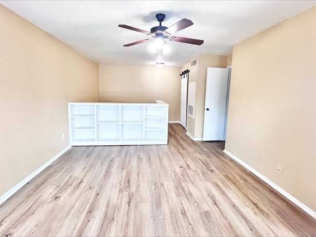 Building Photo - 18800 Egret Bay Blvd