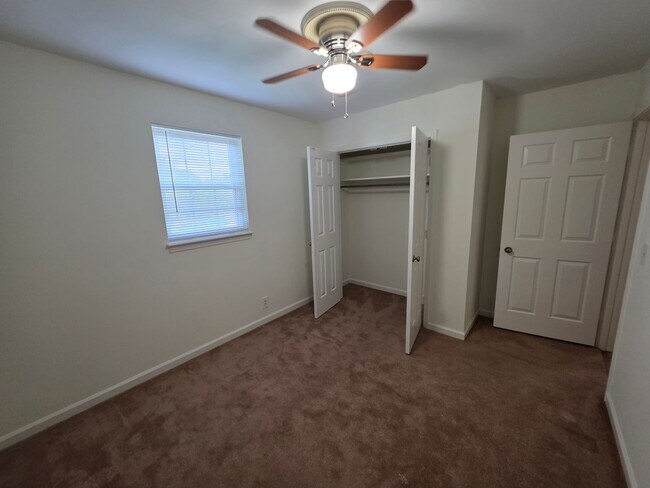 Building Photo - 1016 Todd Preis Dr