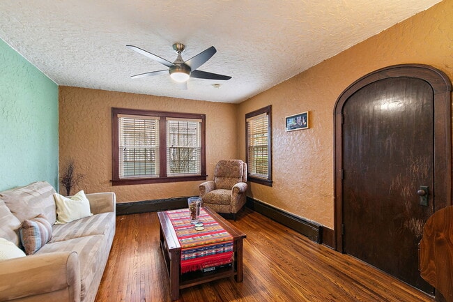 Building Photo - 811 Ellwood Ave