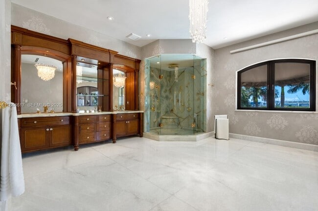 Building Photo - 198 Palm Ave