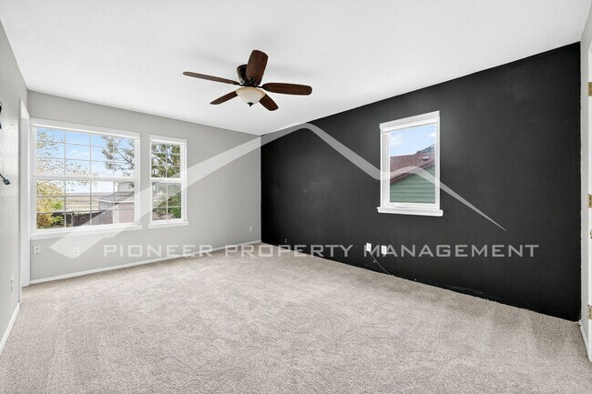 Building Photo - Spacious Home with Central AC and Gas Fireplace