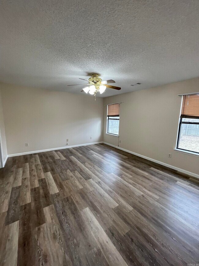 Building Photo - 2918 Forest Dr