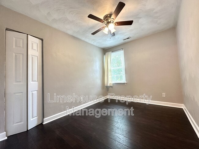 Building Photo - 809 Cambridge Ave