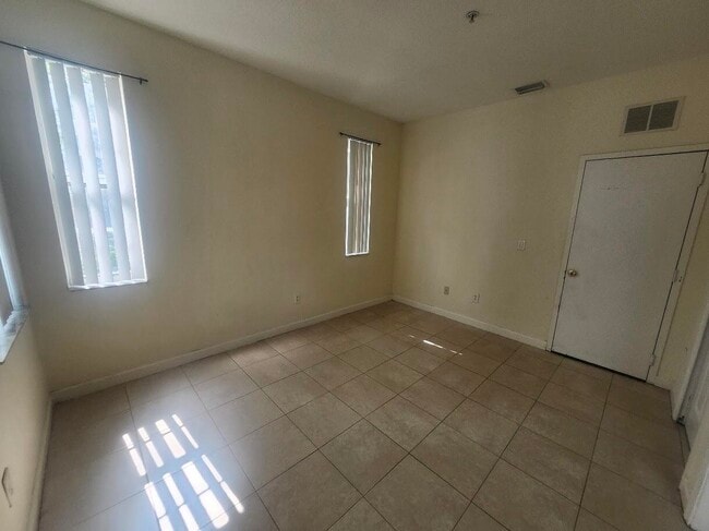 Building Photo - 3408 Shoma Dr