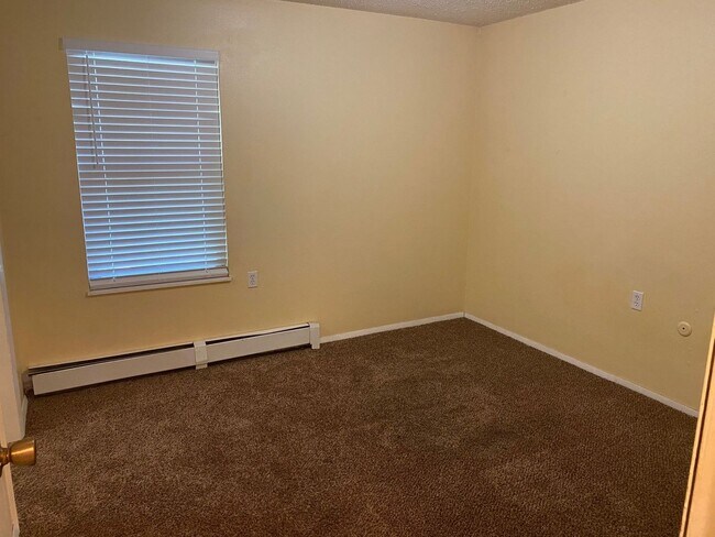Building Photo - Quaint 1 Bedroom Ground-Floor Unit in Mid-Town Fort Collins