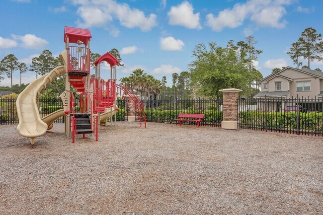 Building Photo - Spacious 4 Bed / 4 Bath Home with Upgrades...