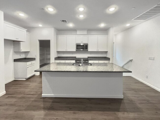 Building Photo - 12153 Alamosa Dr