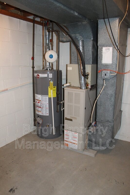 Building Photo - 501 Tyler Dr