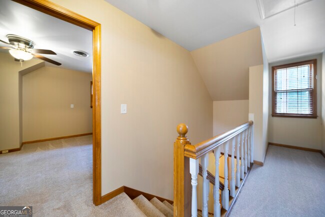 Building Photo - 104 Lake Somerset Dr NW