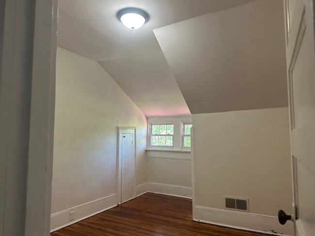 Building Photo - 1281 Otter Hill Rd