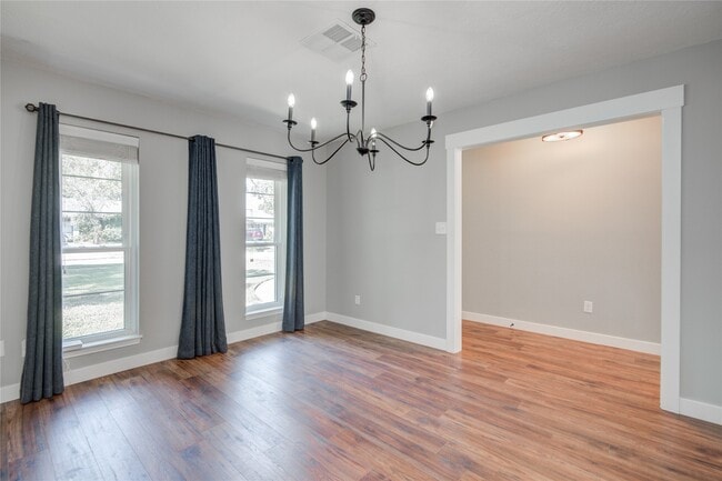 Building Photo - 966 Redway Ln