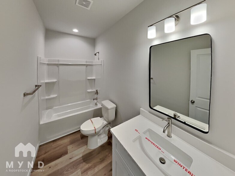 Building Photo - 218 E Boston Ave