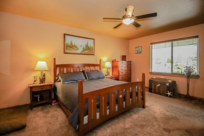 Building Photo - Beautiful home on acreage!