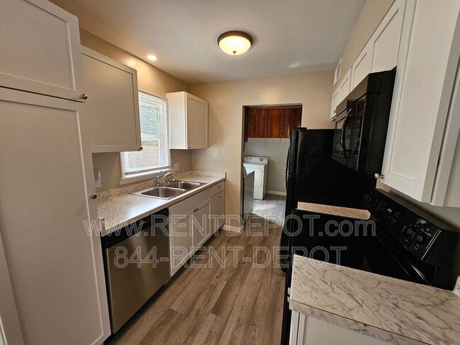 Building Photo - 2821 Taylor Ave