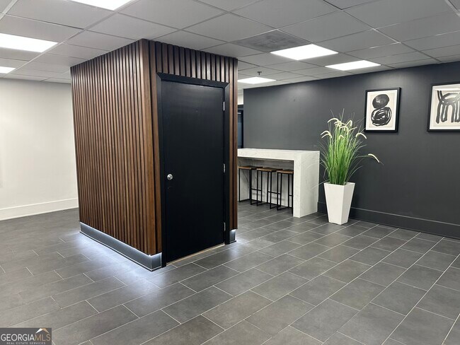 Building Photo - 620 Peachtree St NE