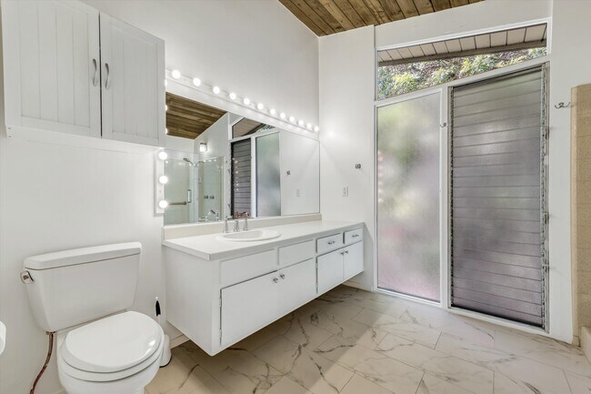 Building Photo - 3623 Serra Rd