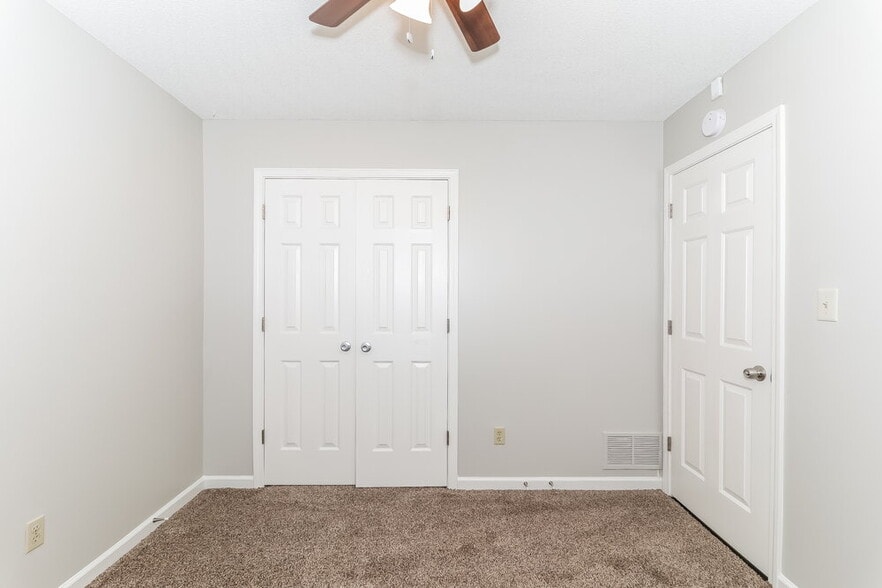 Building Photo - 995 Scofield Dr