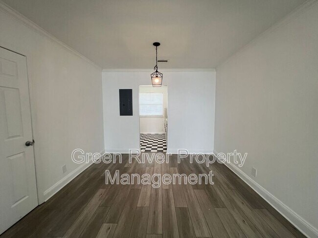 Building Photo - 1789 River Rd