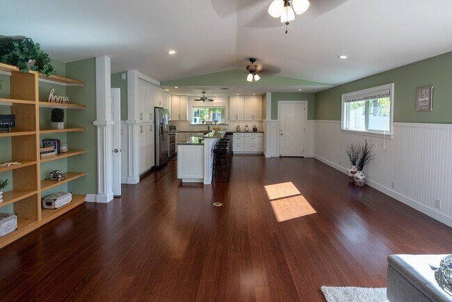 Building Photo - Beautiful Upgraded Single Family Home