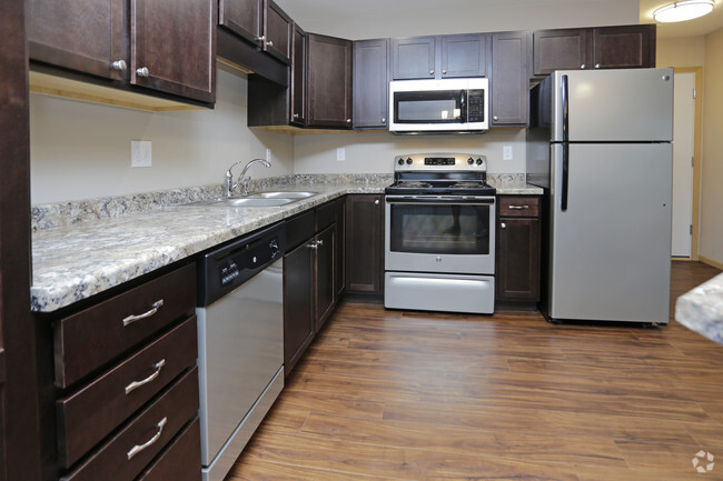 Townhome Kitchen - Stonefield Townhomes