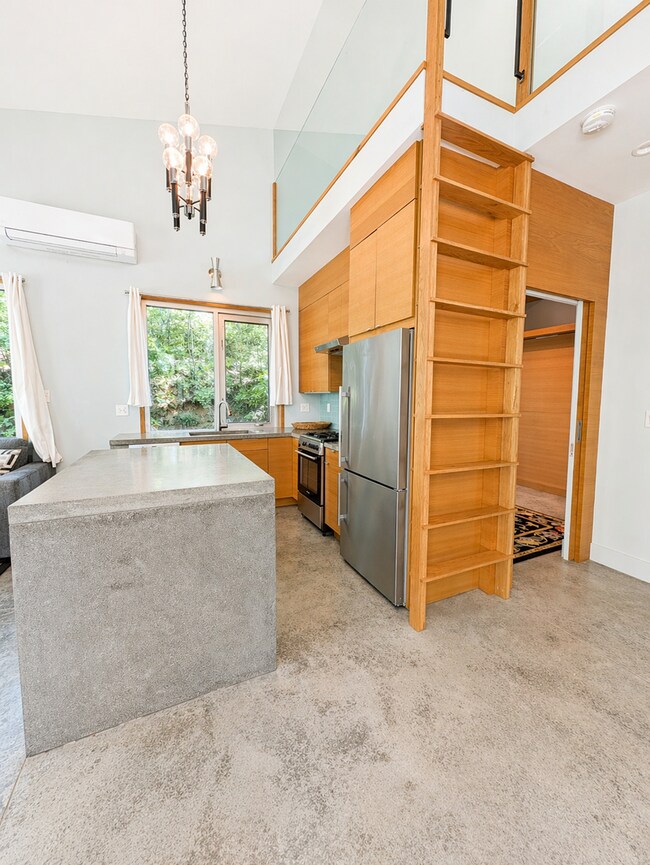 Building Photo - Fabulous "Microhome" in Kenilworth Area!