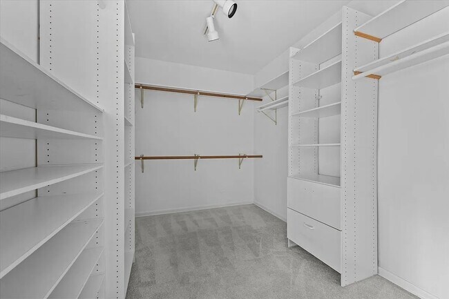 Building Photo - 1120 Romona Rd