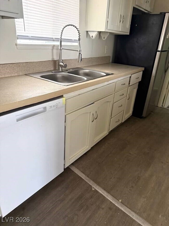 Building Photo - 4560 Rancho Hills Dr