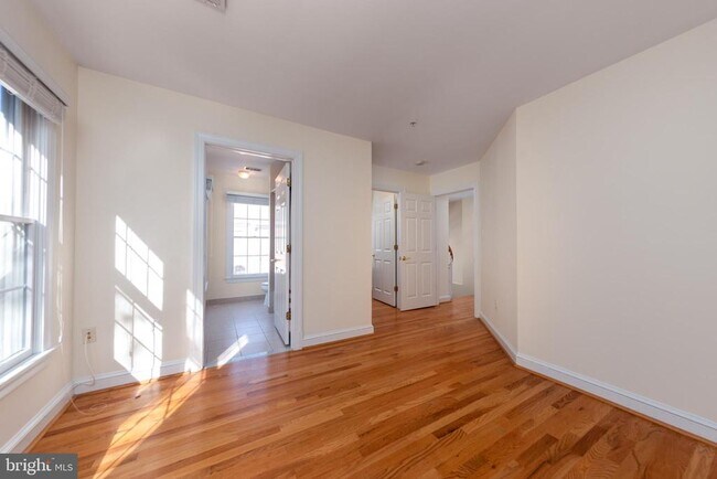 Building Photo - 1308 McLean Crest Ct