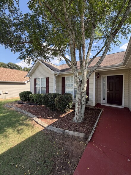 Building Photo - 490 Amelia Grove Ln