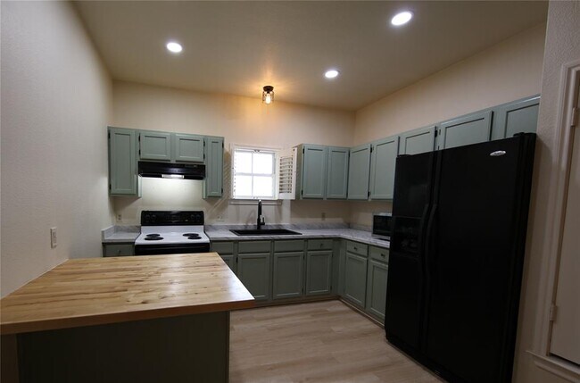 Building Photo - 412 Northern Trail