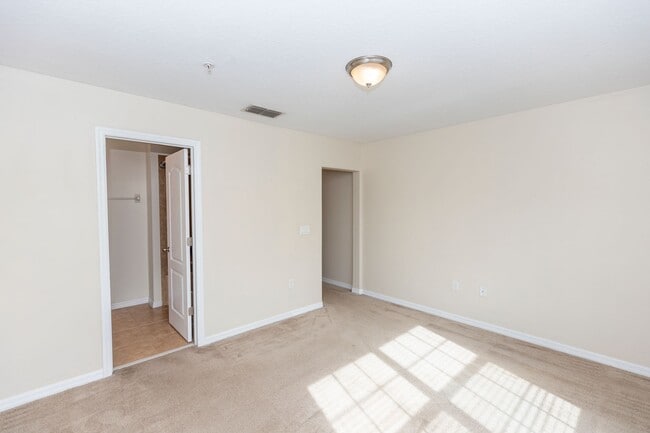 Building Photo - 3-story, 3/3.5, updated, townhome in the heart of Baldwin Park!
