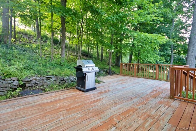 Building Photo - 24 Lake Ave