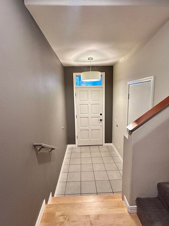 Building Photo - Modern 2-Bedroom Condo with Loft & 2 Car Garage!