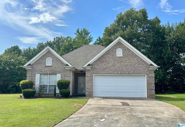 Primary Photo - 560 Summit Cir