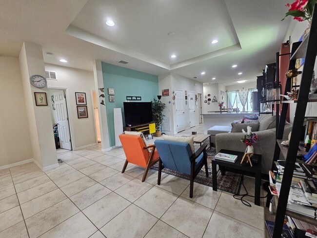 Building Photo - Beautiful 3-Bedroom + Flex Space in gated ...